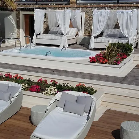 מלון Delfino Blu Wellness Boutique 4*